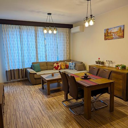 Business And Leisure Apartments In Mladost 2 With Free Garage Sofia Zewnętrze zdjęcie